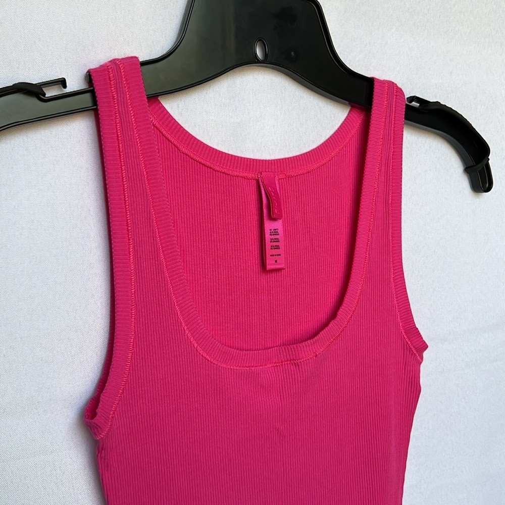 SKIMS Ribbed Mini Dress - Picture 4 of 7